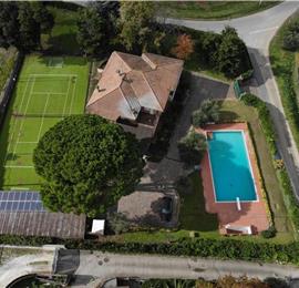 3 bedroom villa with pool and tennis court near Florence, sleeps 6